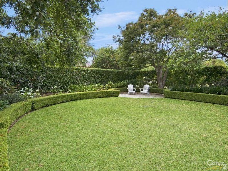 10 Karoom Avenue, St Ives NSW 2075