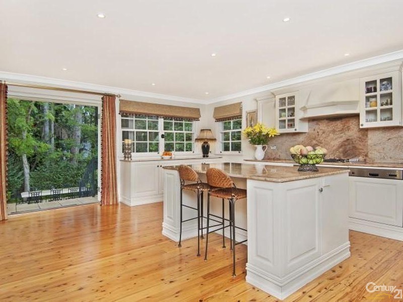 10 Karoom Avenue, St Ives NSW 2075