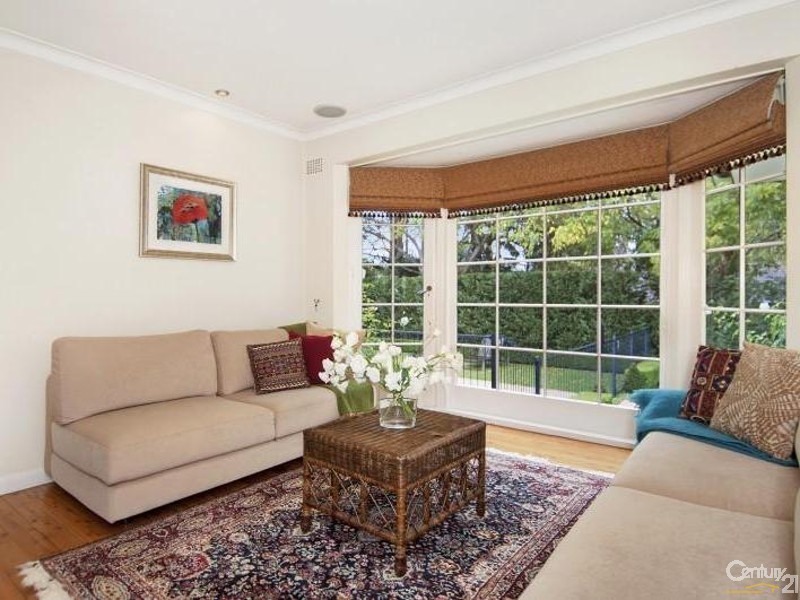 10 Karoom Avenue, St Ives NSW 2075