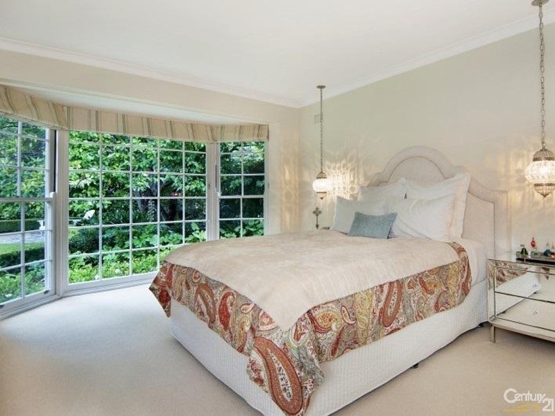 10 Karoom Avenue, St Ives NSW 2075