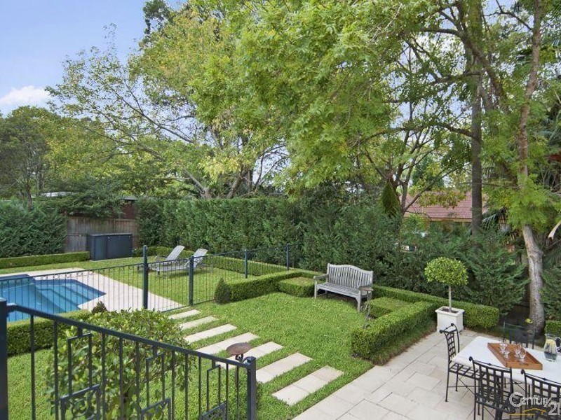 10 Karoom Avenue, St Ives NSW 2075