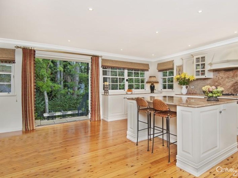 10 Karoom Avenue, St Ives NSW 2075
