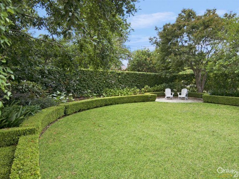 10 Karoom Avenue, St Ives NSW 2075