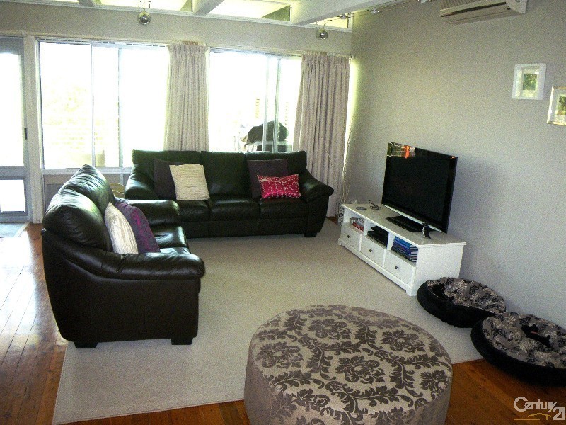 33 Bowen Avenue, South Turramurra NSW 2074