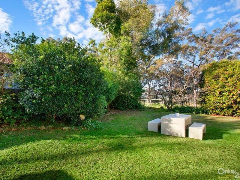 8 Paul Avenue, St Ives NSW 2075