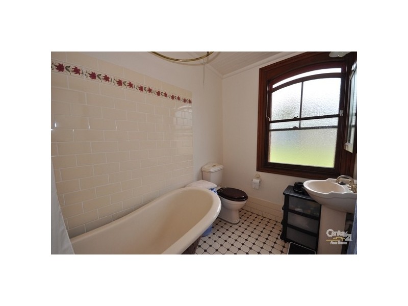 1 Wilson Pde, Heathcote NSW 2233