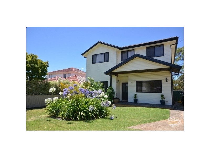 8 Woodford Crescent, Heathcote NSW 2233
