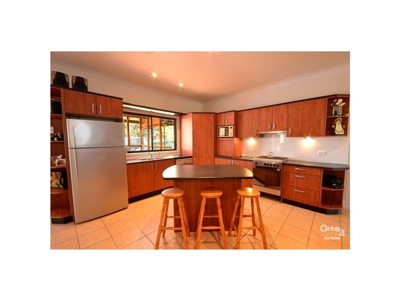 8 Woodford Crescent, Heathcote NSW 2233