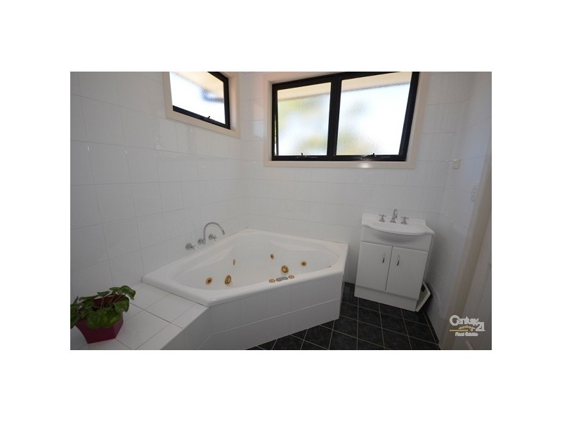 8 Woodford Crescent, Heathcote NSW 2233