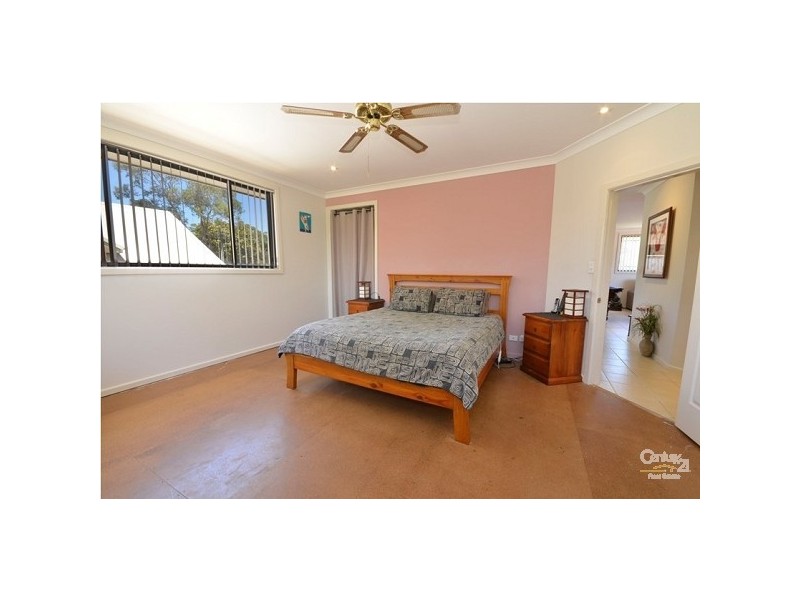 8 Woodford Crescent, Heathcote NSW 2233