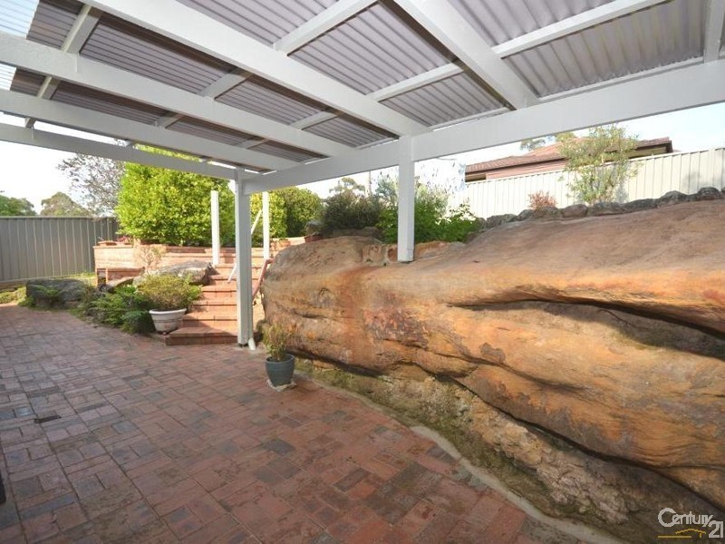 33 Nullabor Place, Yarrawarrah NSW 2233