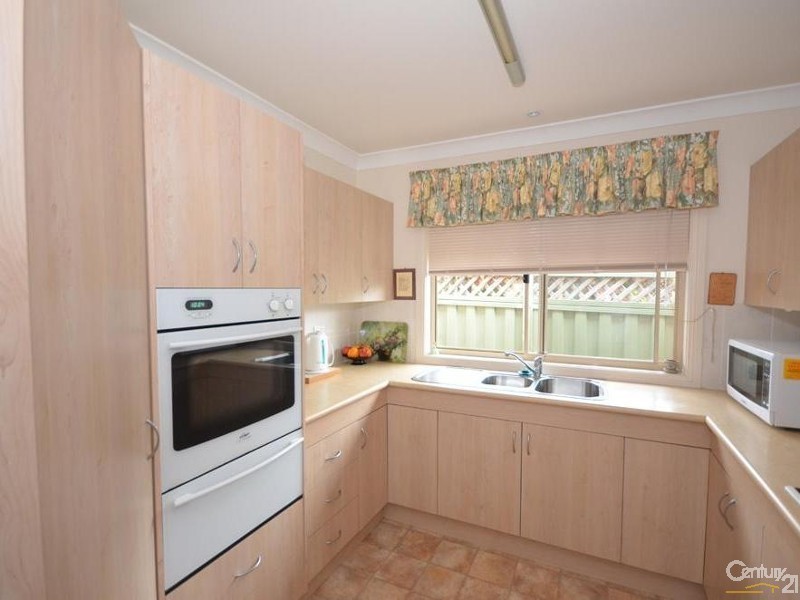 2/30 Chipilly Avenue, Engadine NSW 2233