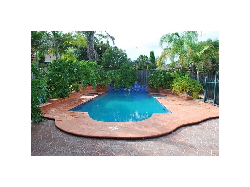 5 Bickerton Avenue, Green Valley NSW 2168