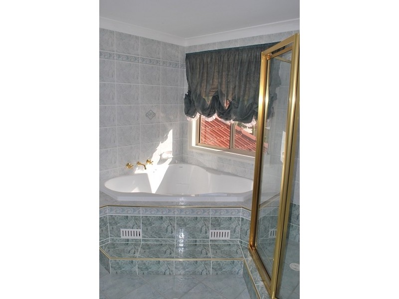 5 Bickerton Avenue, Green Valley NSW 2168