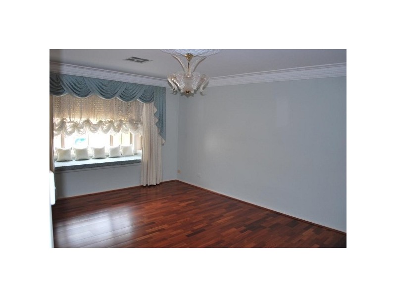 5 Bickerton Avenue, Green Valley NSW 2168