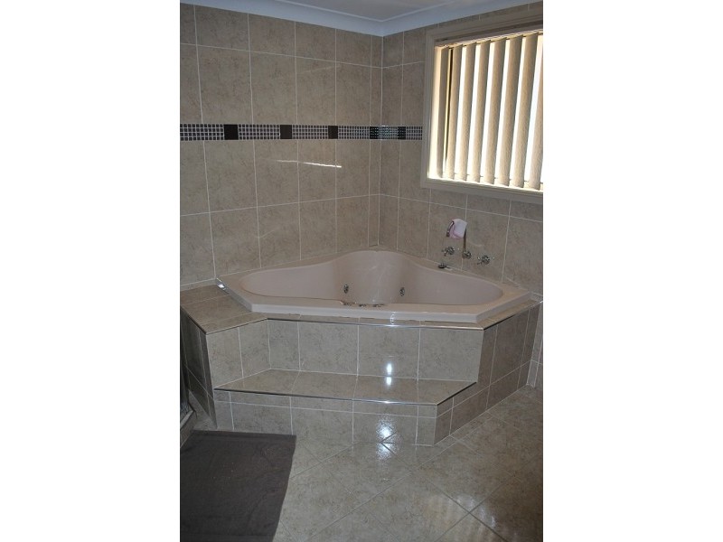 7 Bellerive Close, West Hoxton NSW 2171