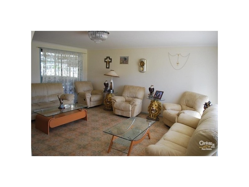 21 Chickasaw Crescent, Greenfield Park NSW 2176