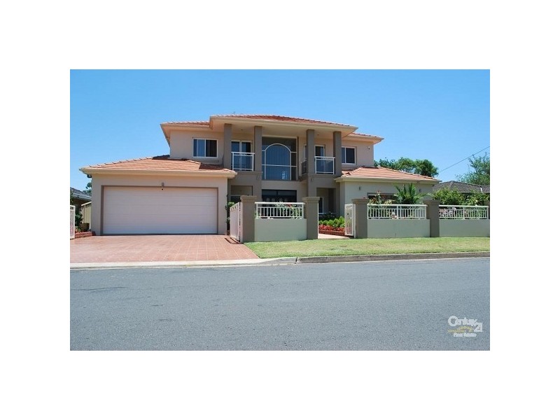 8 Templeton Crescent, Moorebank NSW 2170