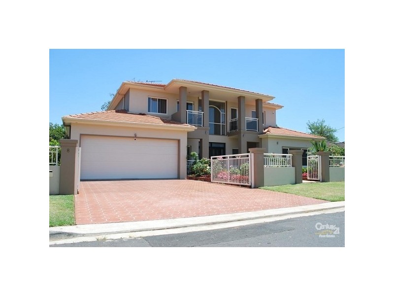 8 Templeton Crescent, Moorebank NSW 2170