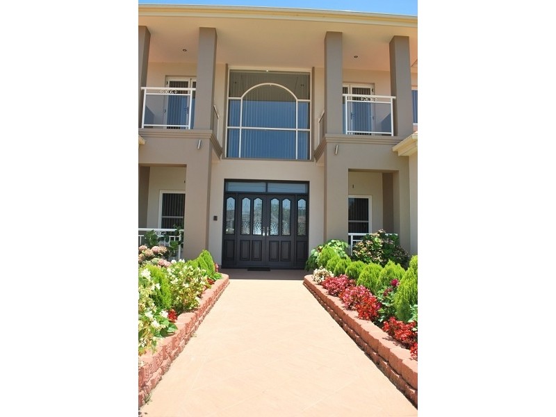 8 Templeton Crescent, Moorebank NSW 2170