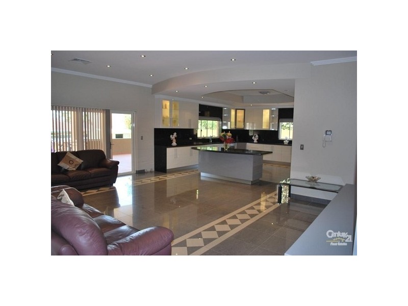 8 Templeton Crescent, Moorebank NSW 2170