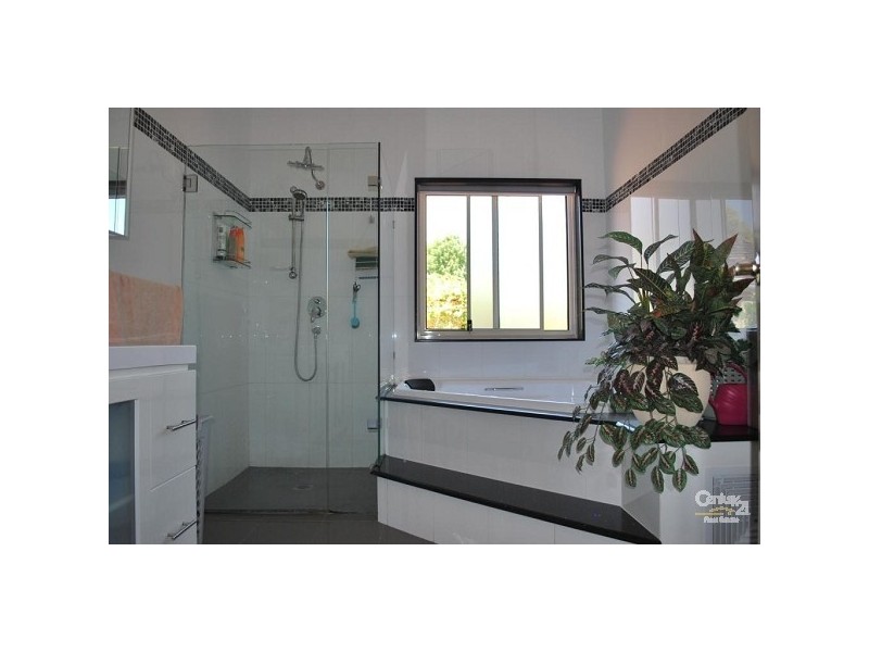 8 Templeton Crescent, Moorebank NSW 2170