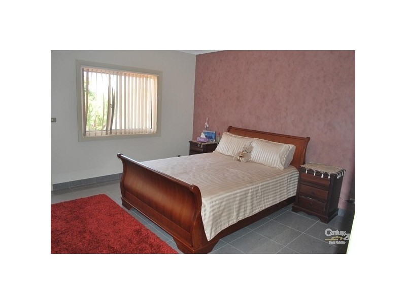 8 Templeton Crescent, Moorebank NSW 2170