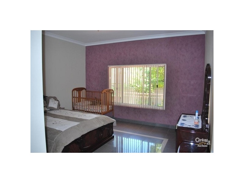 8 Templeton Crescent, Moorebank NSW 2170