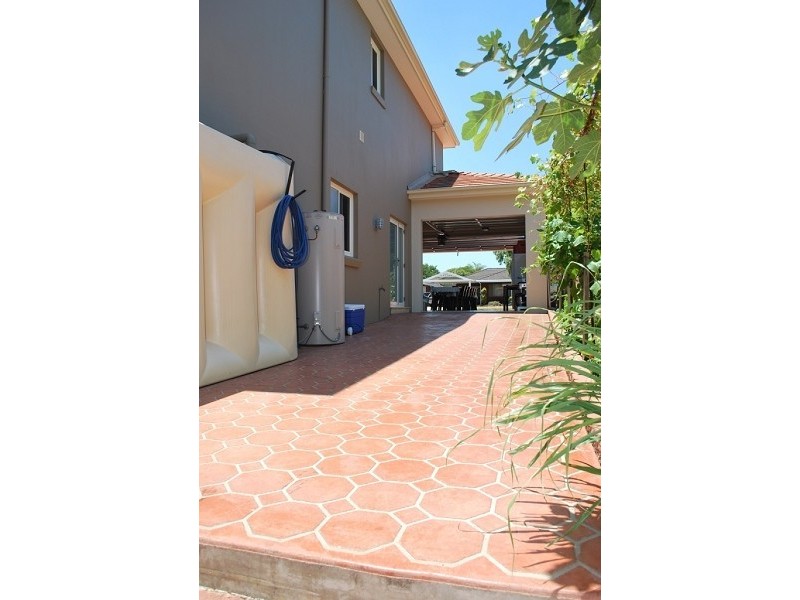 8 Templeton Crescent, Moorebank NSW 2170