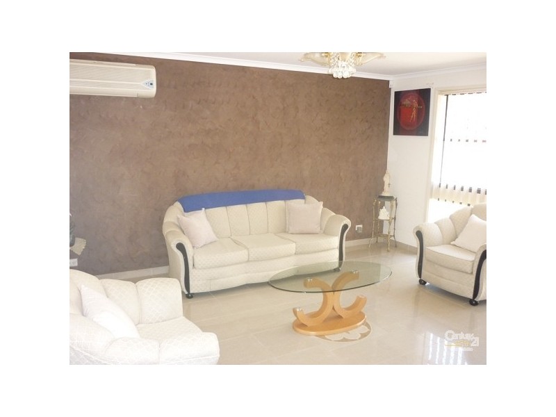 19 Pleasant Street,, Bossley Park NSW 2176