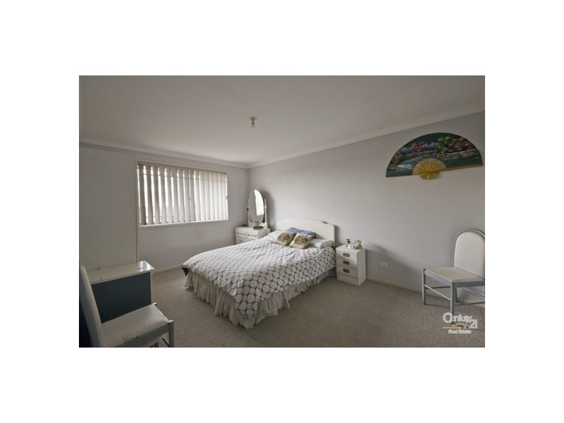 1 Moffit Crescent, Edensor Park NSW 2176