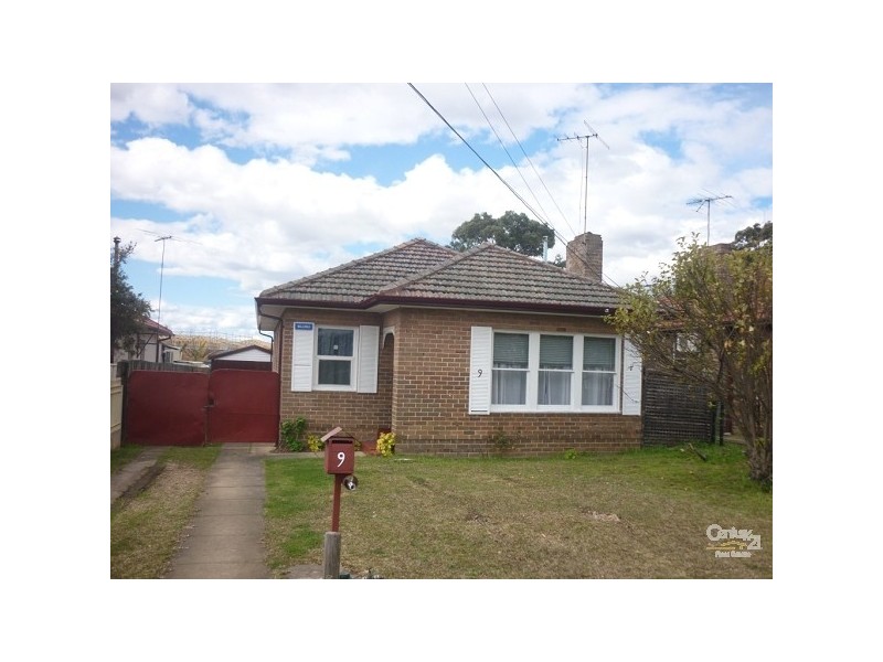 9 Seaman Avenue, Fairfield East NSW 2165