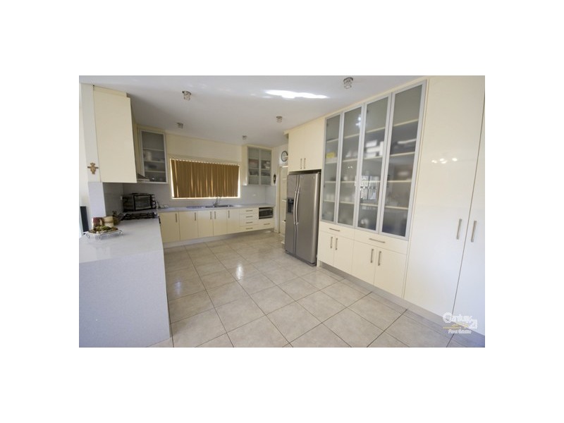 8 Ellery Street, Bossley Park NSW 2176