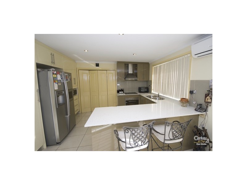 8 Ellery Street, Bossley Park NSW 2176