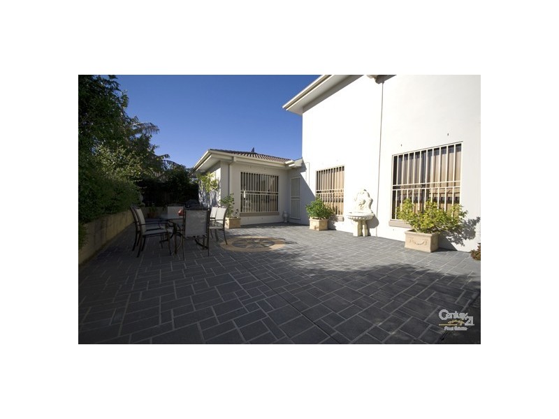 8 Ellery Street, Bossley Park NSW 2176