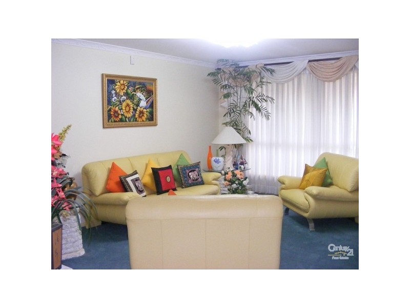 15 Mitchell Drive, West Hoxton NSW 2171