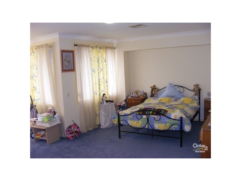 15 Mitchell Drive, West Hoxton NSW 2171