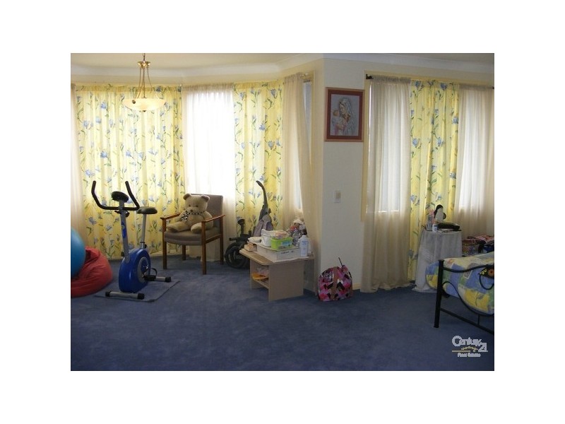 15 Mitchell Drive, West Hoxton NSW 2171