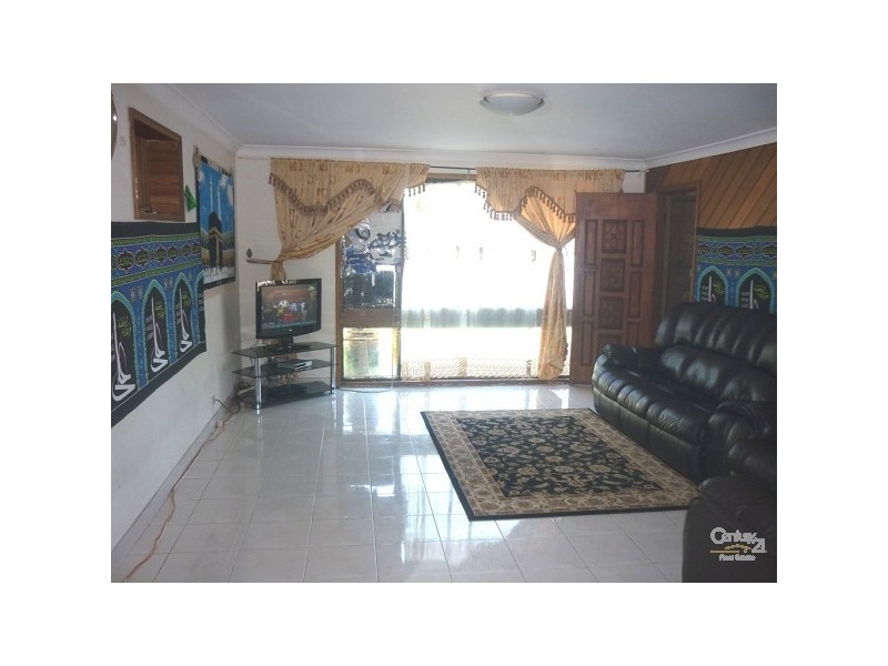 6 Hawkesbury Street, Fairfield West NSW 2165