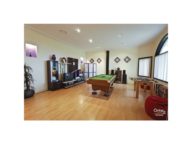 6 Meander Close, West Hoxton NSW 2171