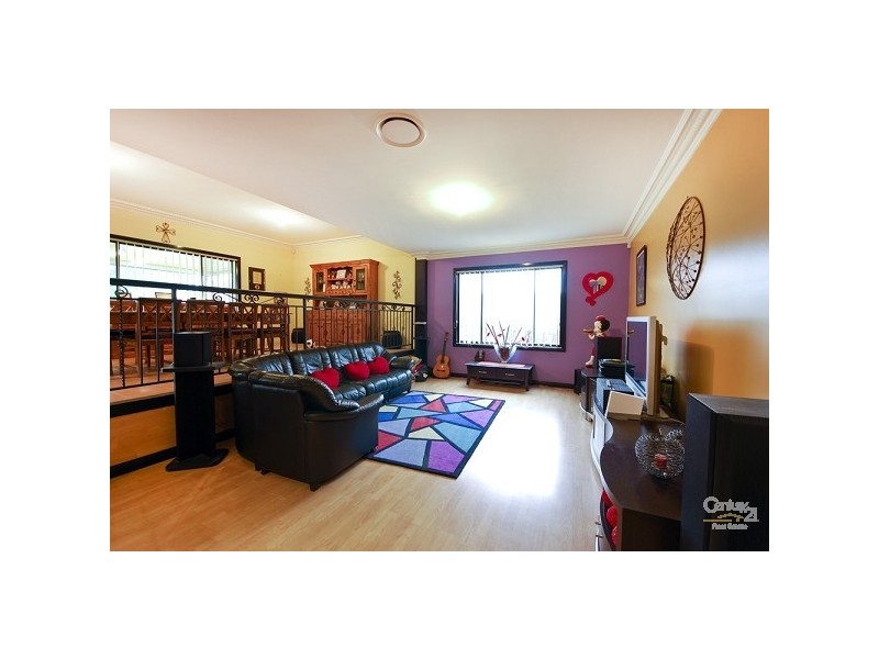 6 Meander Close, West Hoxton NSW 2171