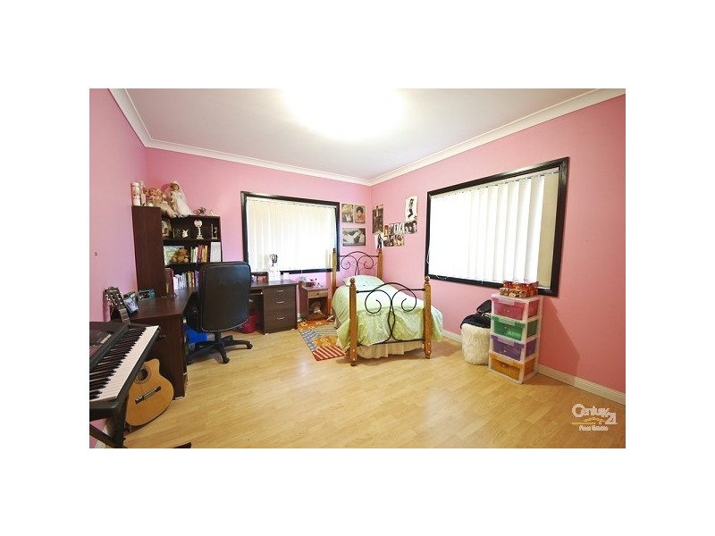 6 Meander Close, West Hoxton NSW 2171