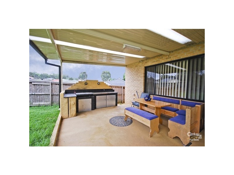 6 Meander Close, West Hoxton NSW 2171