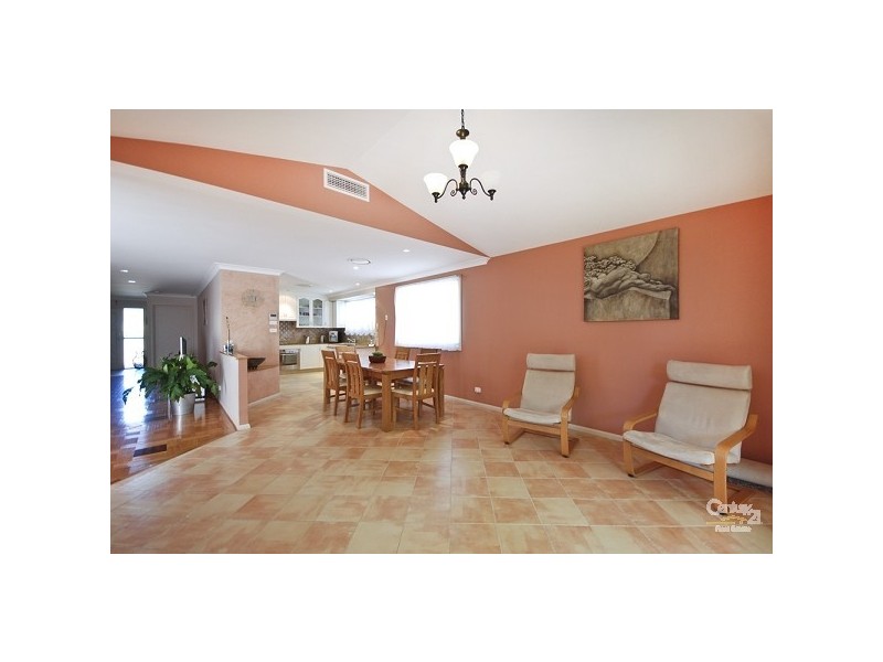 32 Bentinck Drive, Green Valley NSW 2168