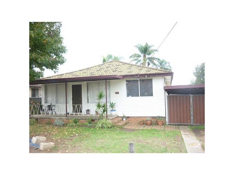 135 Chifley Street, Smithfield NSW 2164