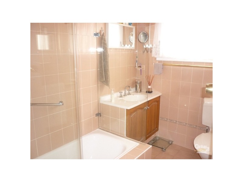 5 Cockburn Crescent, Fairfield East NSW 2165