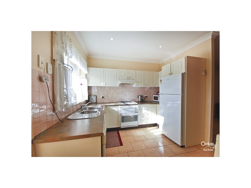 2/19a Hampton Street, Fairfield NSW 2165