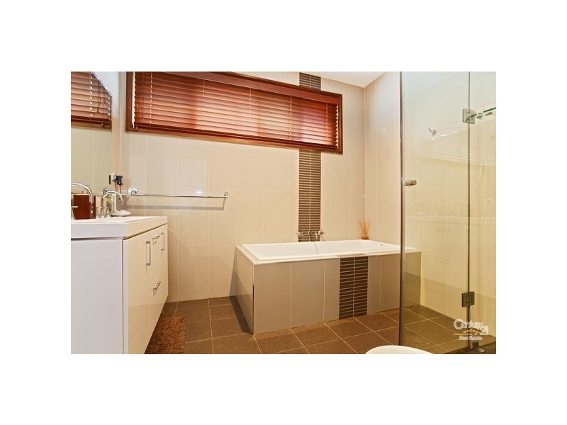 8 Lawrence Street, Fairfield NSW 2165