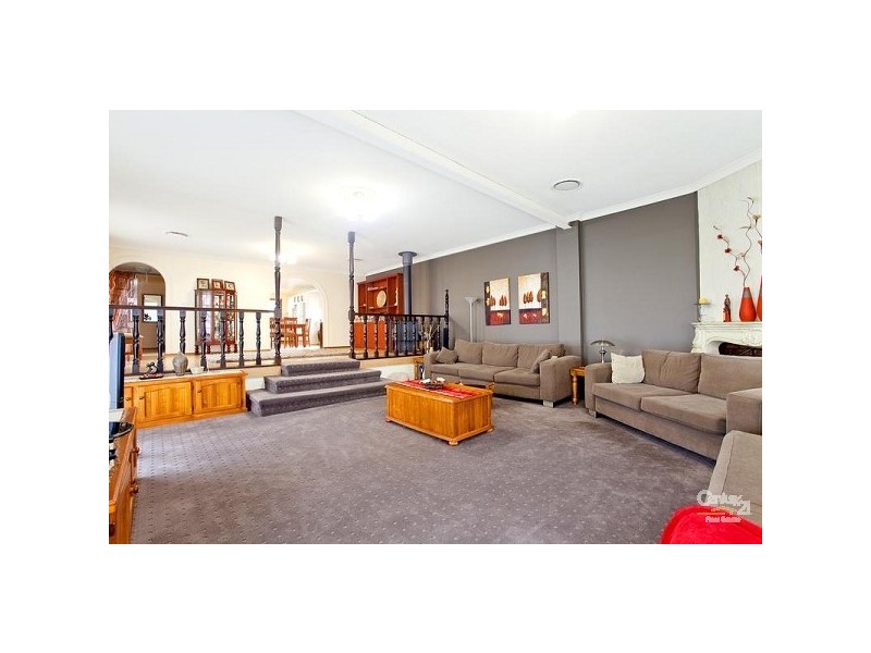 1 Falklands Avenue, Bossley Park NSW 2176