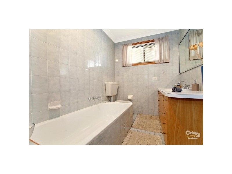 1 Falklands Avenue, Bossley Park NSW 2176